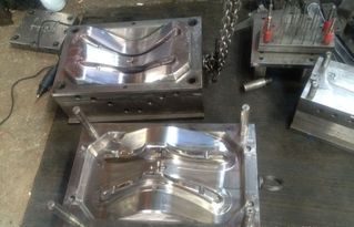 日用品模具開模全覽 晾衣架、衣架與垃圾桶的精密制造